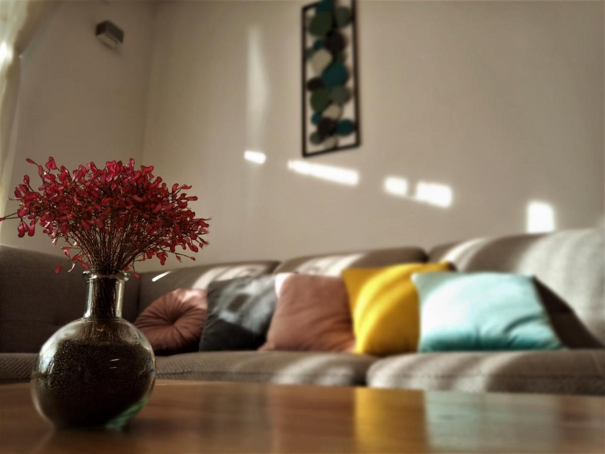 Apartman Emili Malinska Exteriör bild