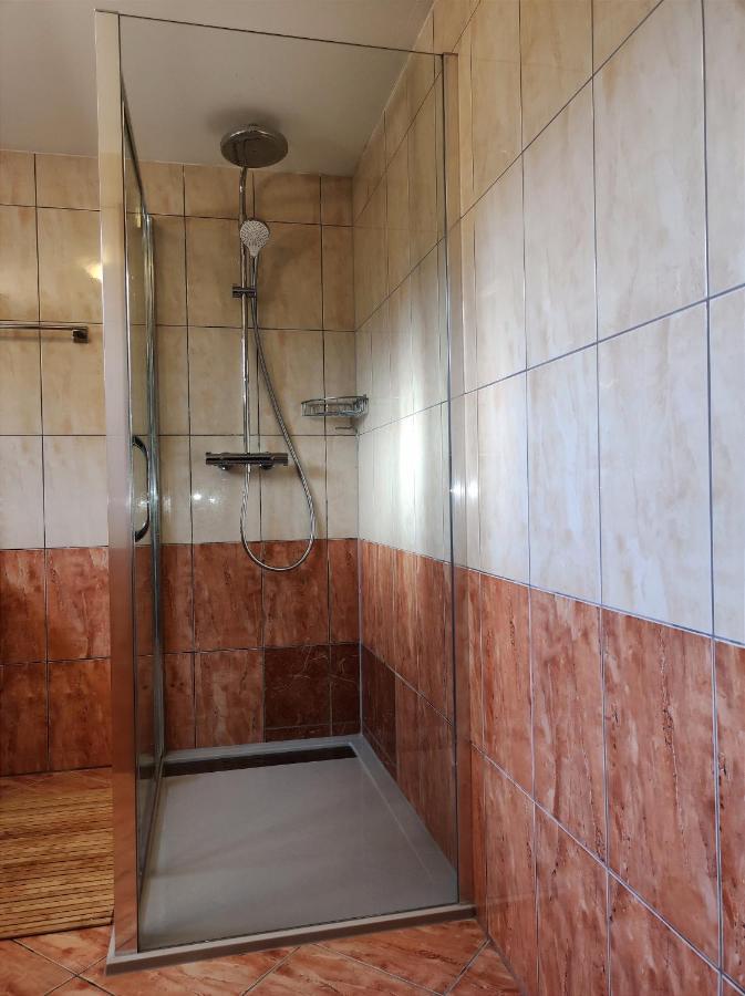 Apartman Emili Malinska Exteriör bild
