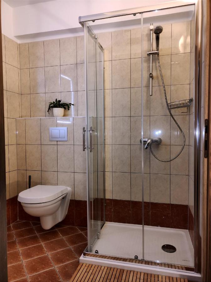 Apartman Emili Malinska Exteriör bild